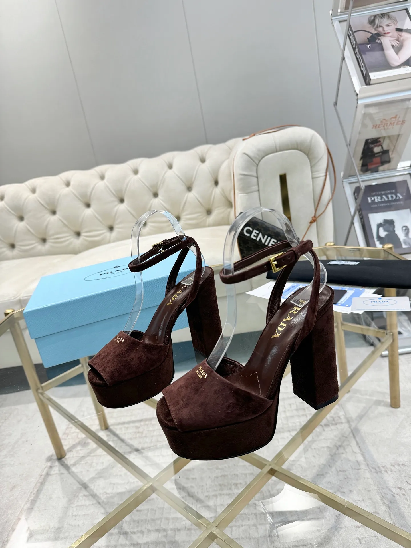 👟👟Ex-factory price 600👟👟 (imitation leather bottom-20) New arrival 👉Ready stock👈Remove the original board and make a 1:1 replica‼ ️The highest version ✅ Prada's early spring catwalk hot style 😘The latest spring style thick square toe water platform series (genuine leather outsole), (simulated leather sole) goddess must-have for super beautiful feet 👉The upper is made of imported original calfskin, soft and textured, lining + foot pads, imported sheepskin lining, breathable and comfortable, private model water platform, heel, water platform 3.5M, heel height 12M Code number 35M-39M (34 40 41 42 43 is custom-made and cannot be returned or exchanged)